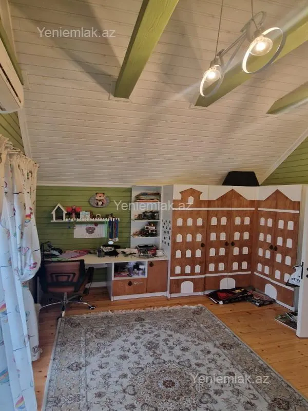 Satılır 5 otaqlı həyət evi 180 m²