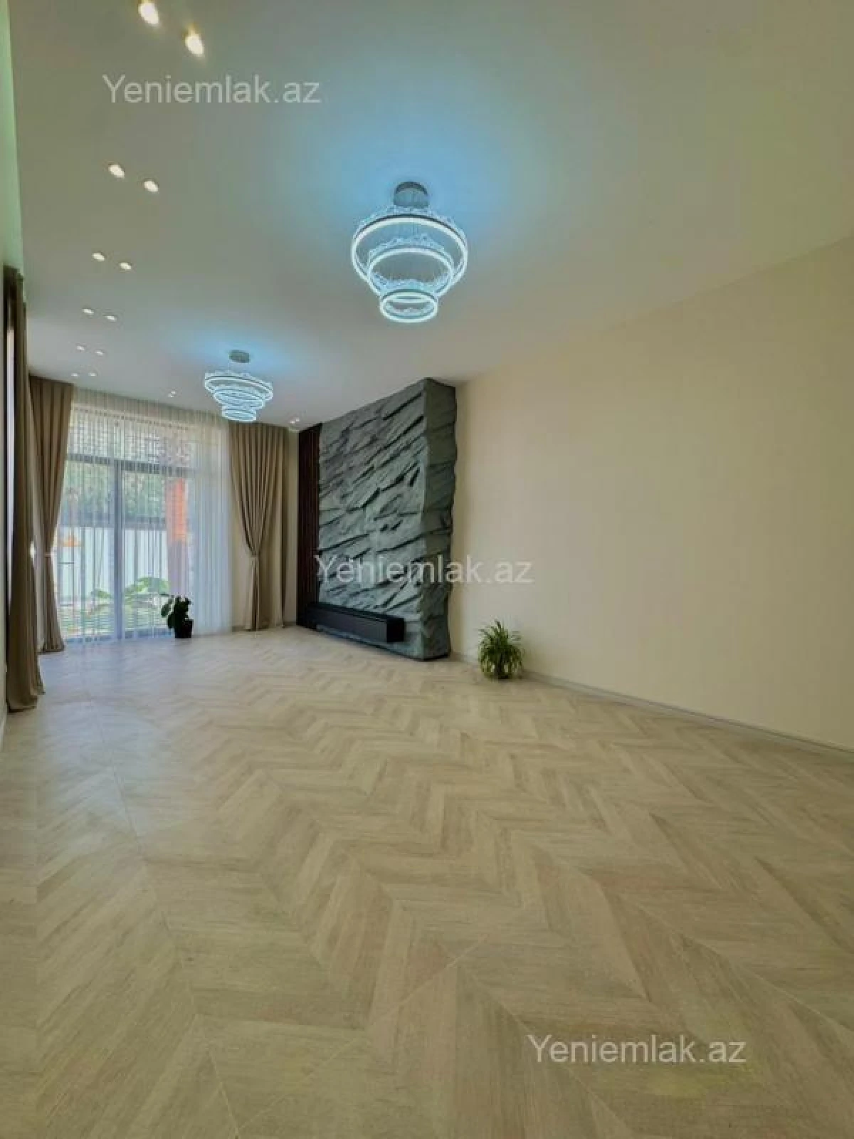 Satılır 5 otaqlı həyət evi 260 m²