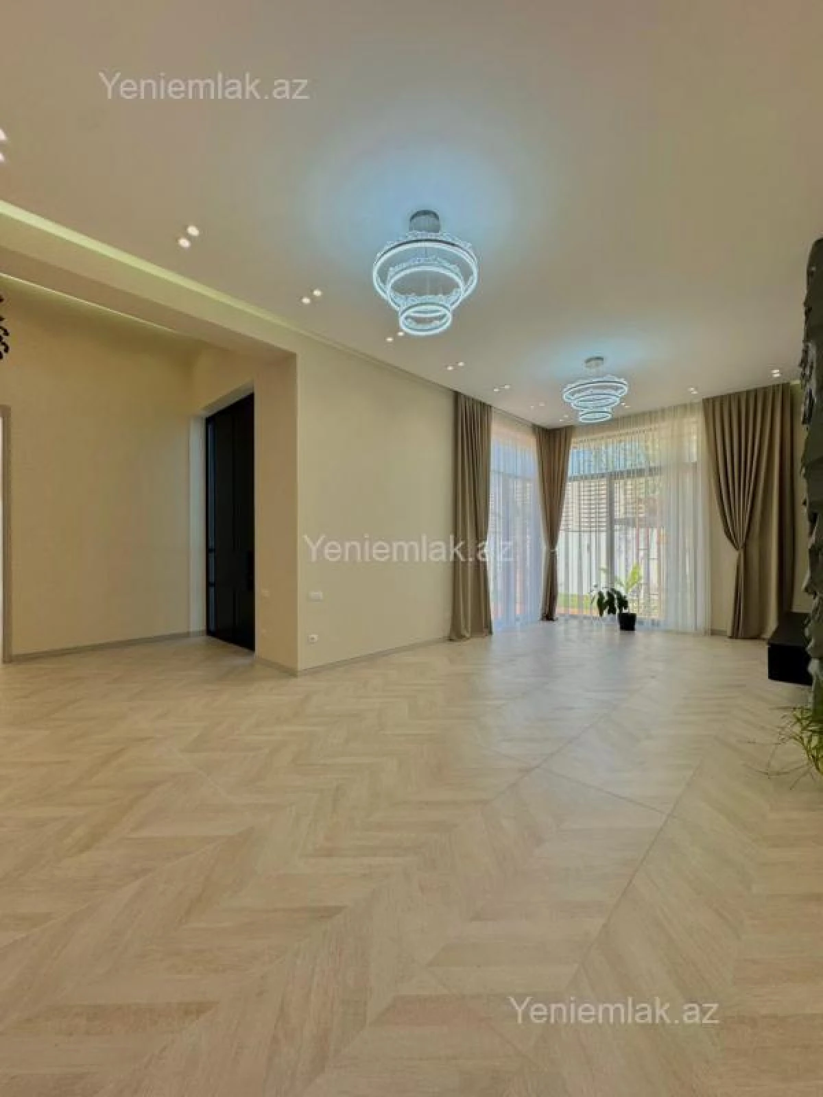 Satılır 5 otaqlı həyət evi 260 m²