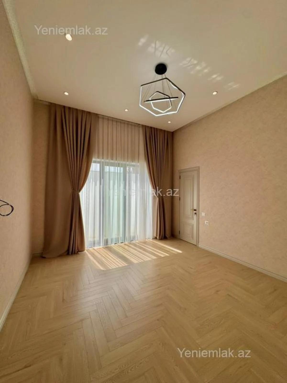 Satılır 5 otaqlı həyət evi 260 m²