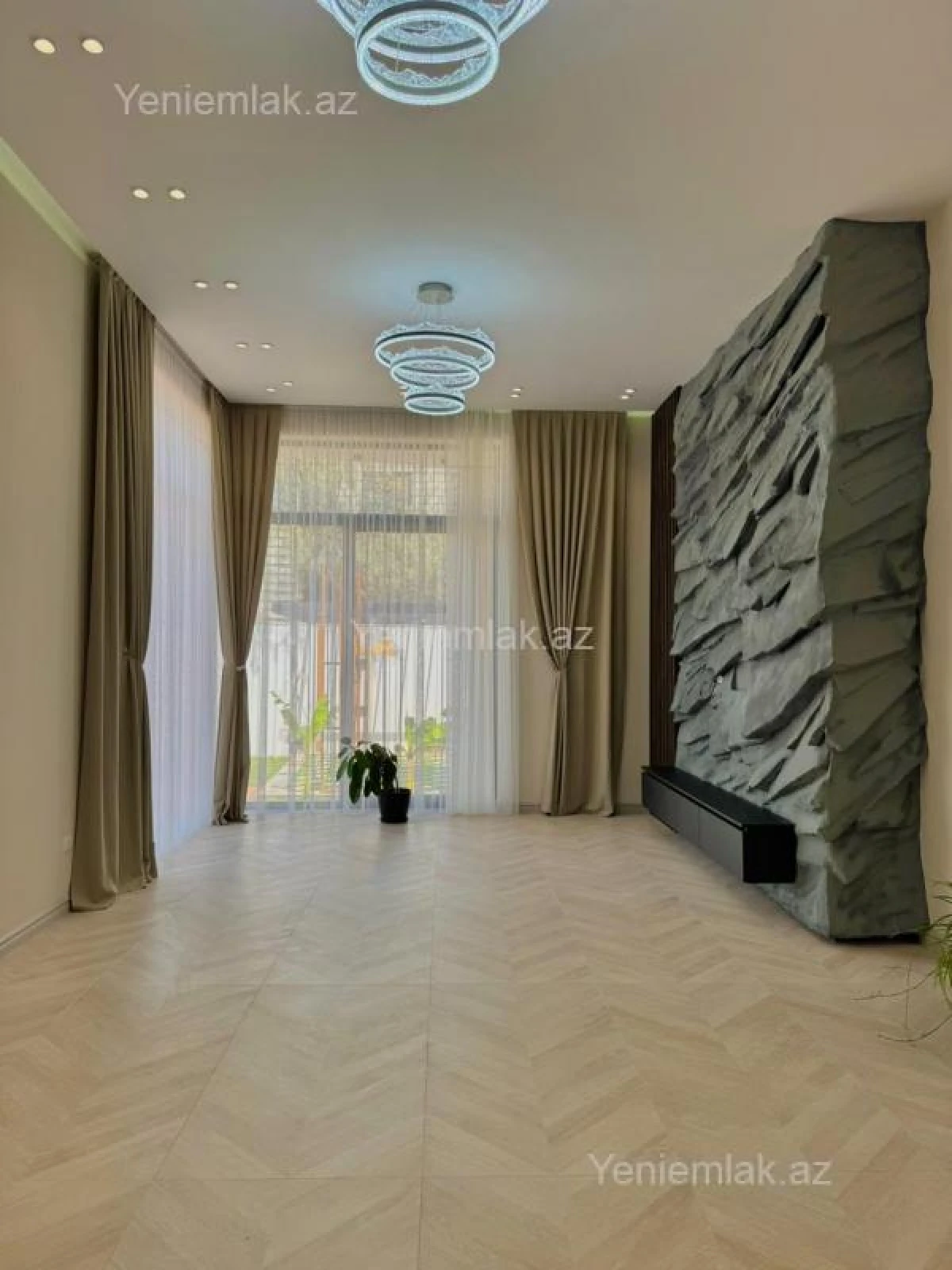 Satılır 5 otaqlı həyət evi 260 m²