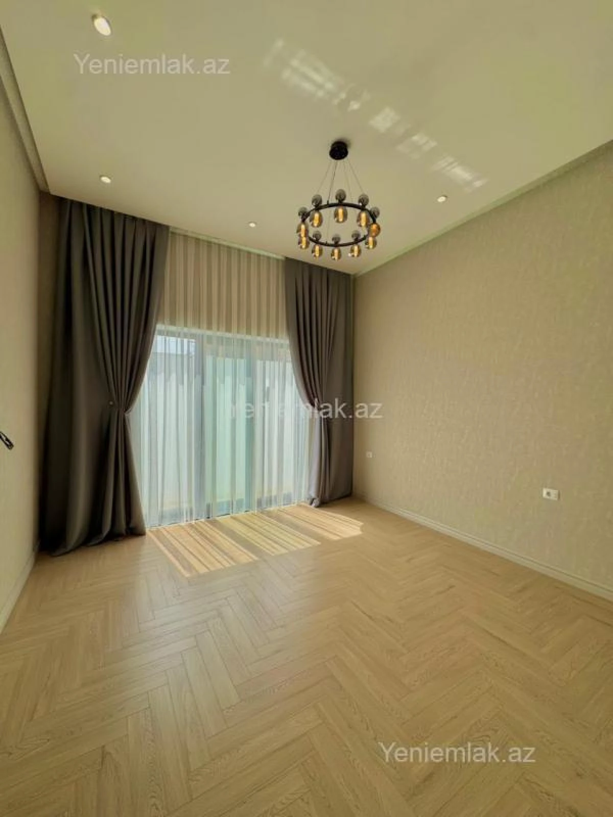 Satılır 5 otaqlı həyət evi 260 m²
