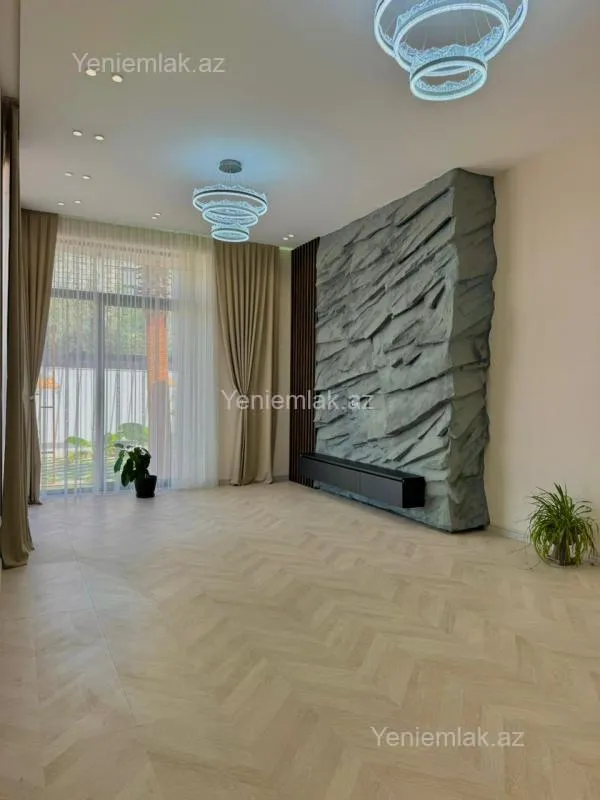 Satılır 5 otaqlı həyət evi 260 m²