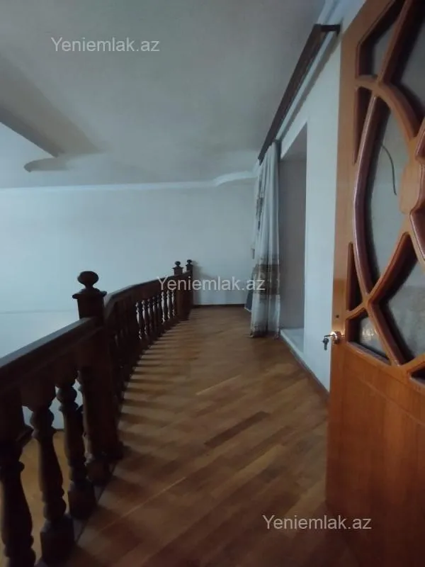 Satılır 6 otaqlı həyət evi 300 m²