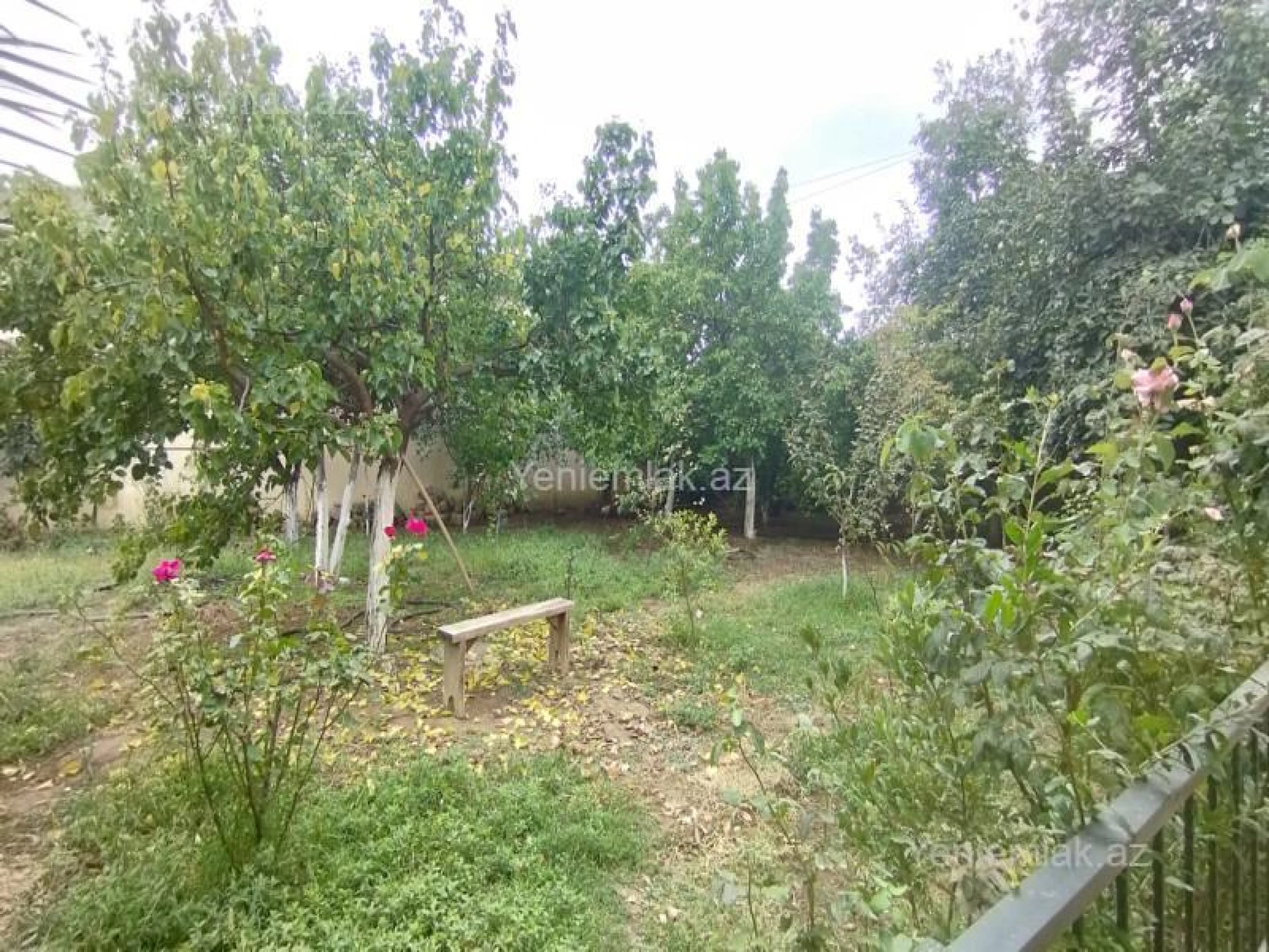 Satılır 6 otaqlı həyət evi 300 m²