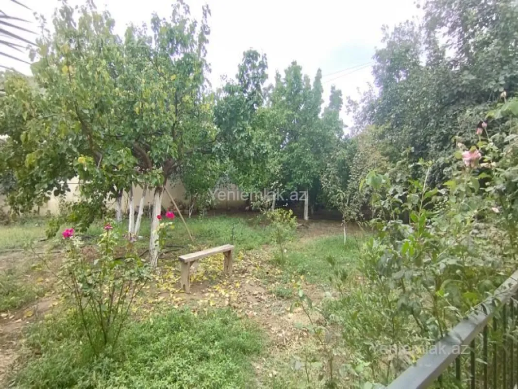 Satılır 6 otaqlı həyət evi 300 m²