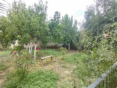 Satılır 6 otaqlı həyət evi 300 m²