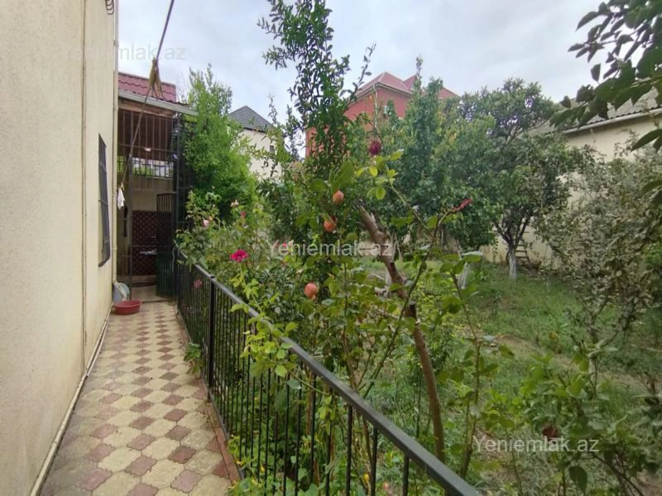 Satılır 6 otaqlı həyət evi 300 m²