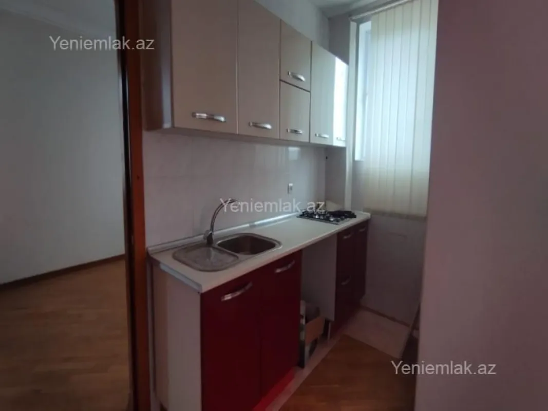 Satılır 6 otaqlı həyət evi 300 m²