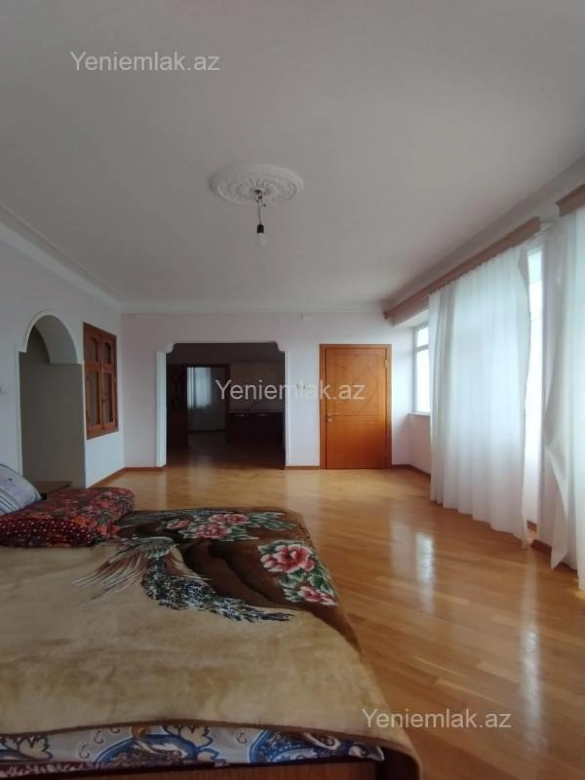Satılır 6 otaqlı həyət evi 300 m²