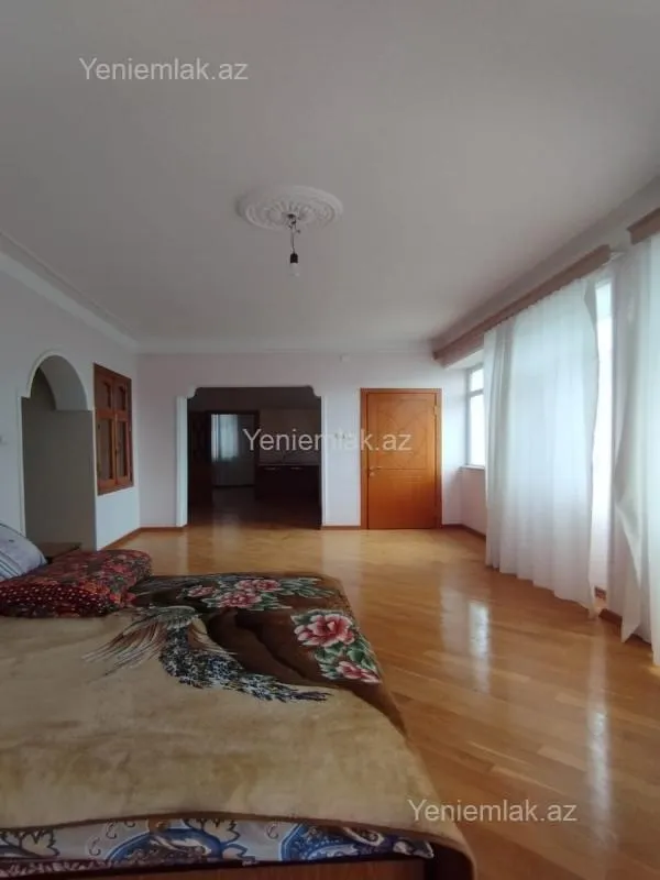 Satılır 6 otaqlı həyət evi 300 m²