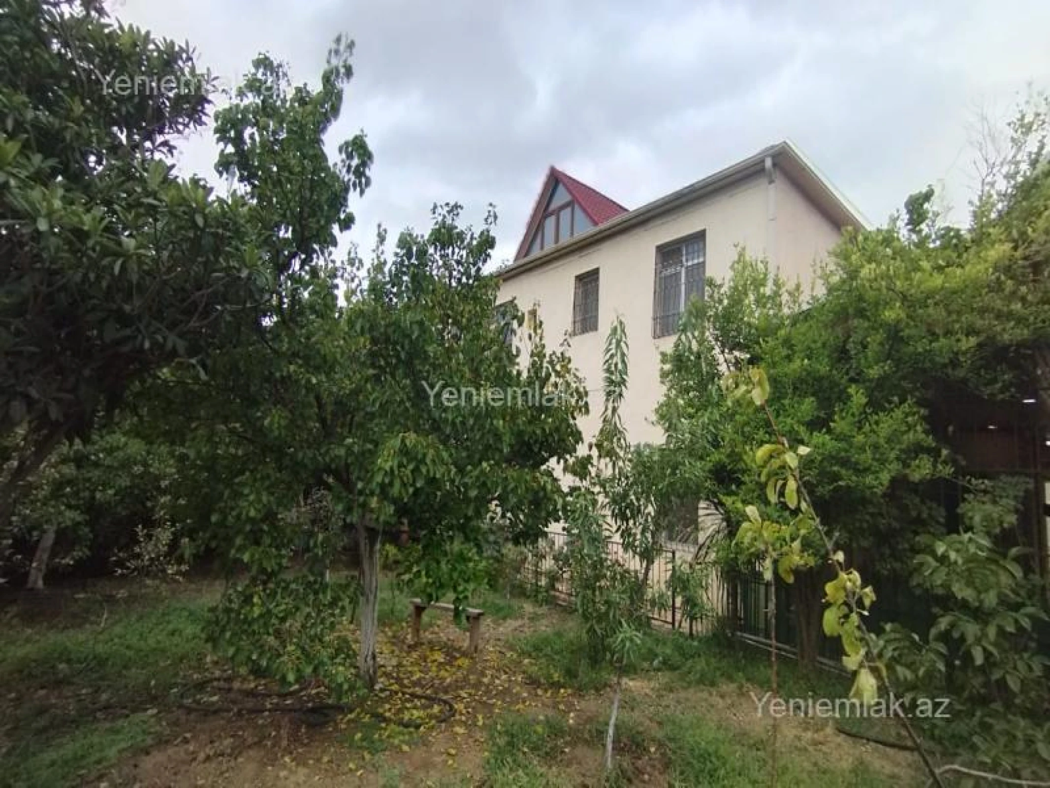Satılır 6 otaqlı həyət evi 300 m²