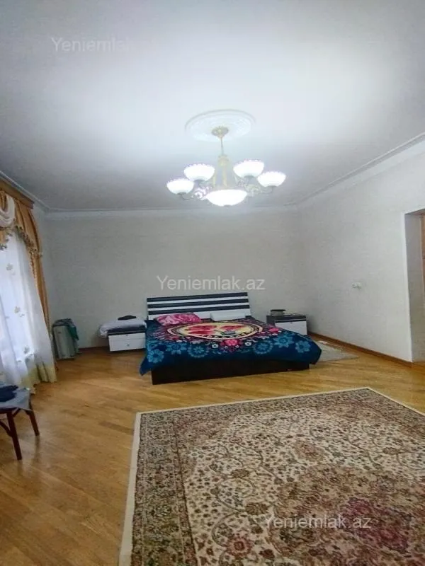 Satılır 6 otaqlı həyət evi 300 m²