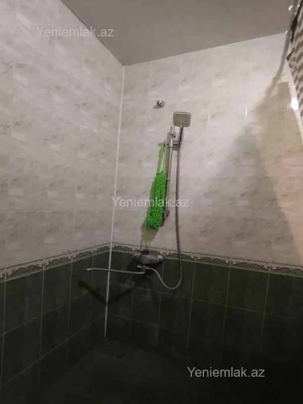 Satılır 6 otaqlı həyət evi 300 m²