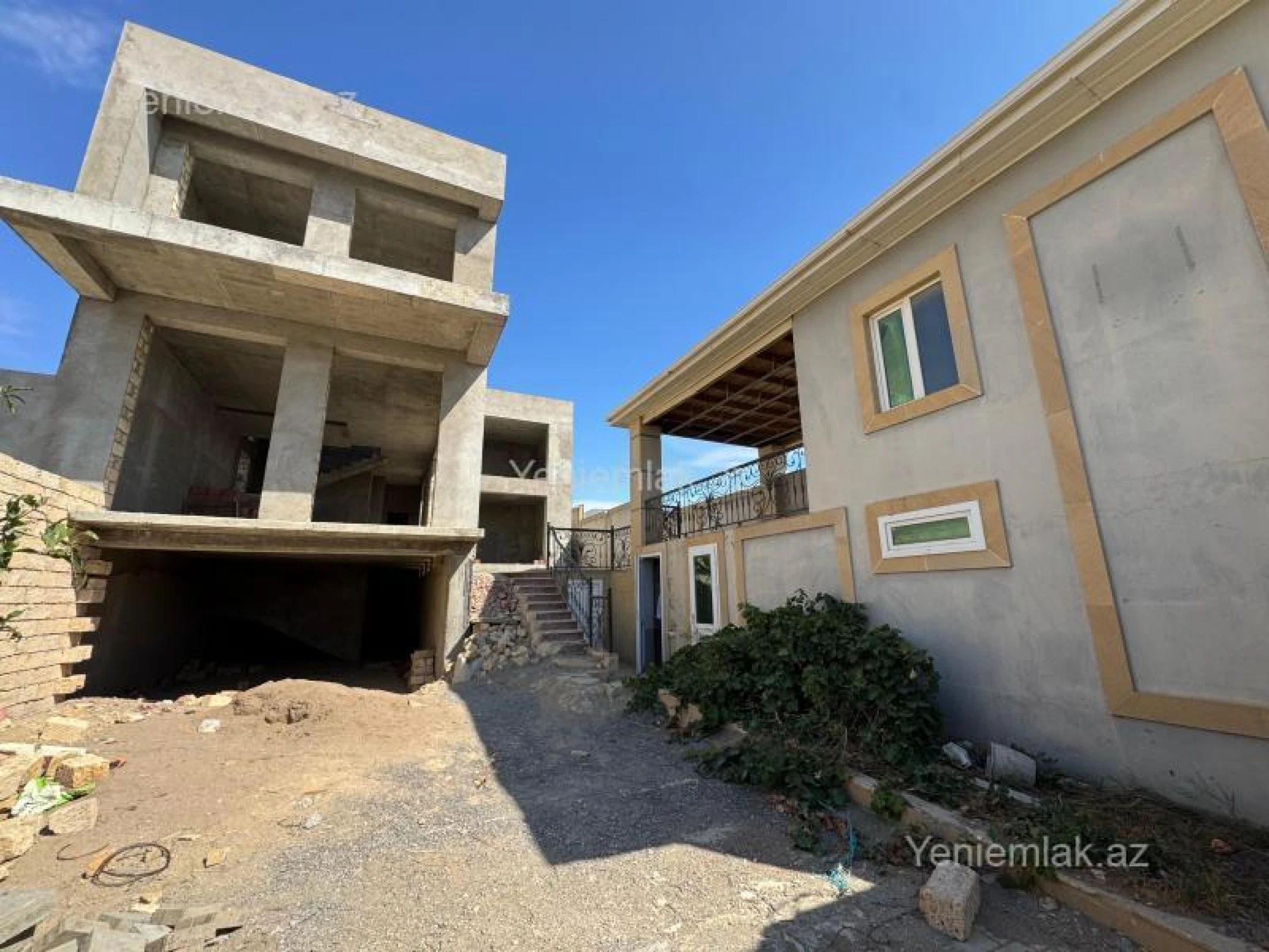 Satılır 5 otaqlı həyət evi 440 m²