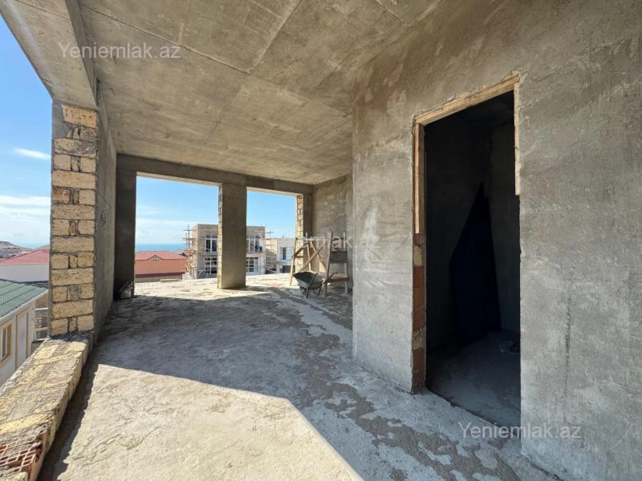 Satılır 5 otaqlı həyət evi 440 m²