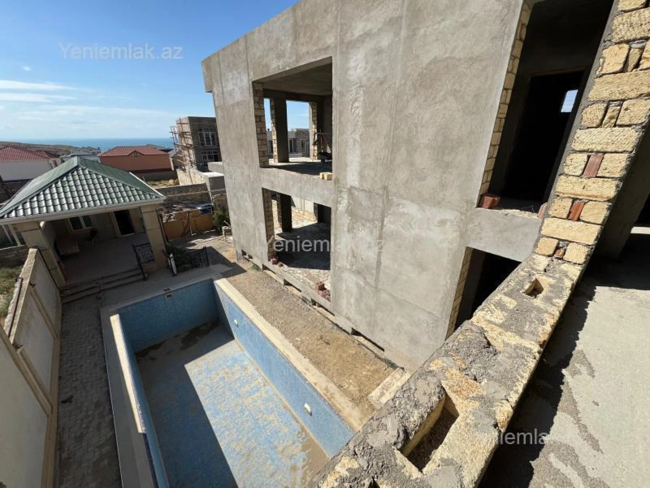 Satılır 5 otaqlı həyət evi 440 m²