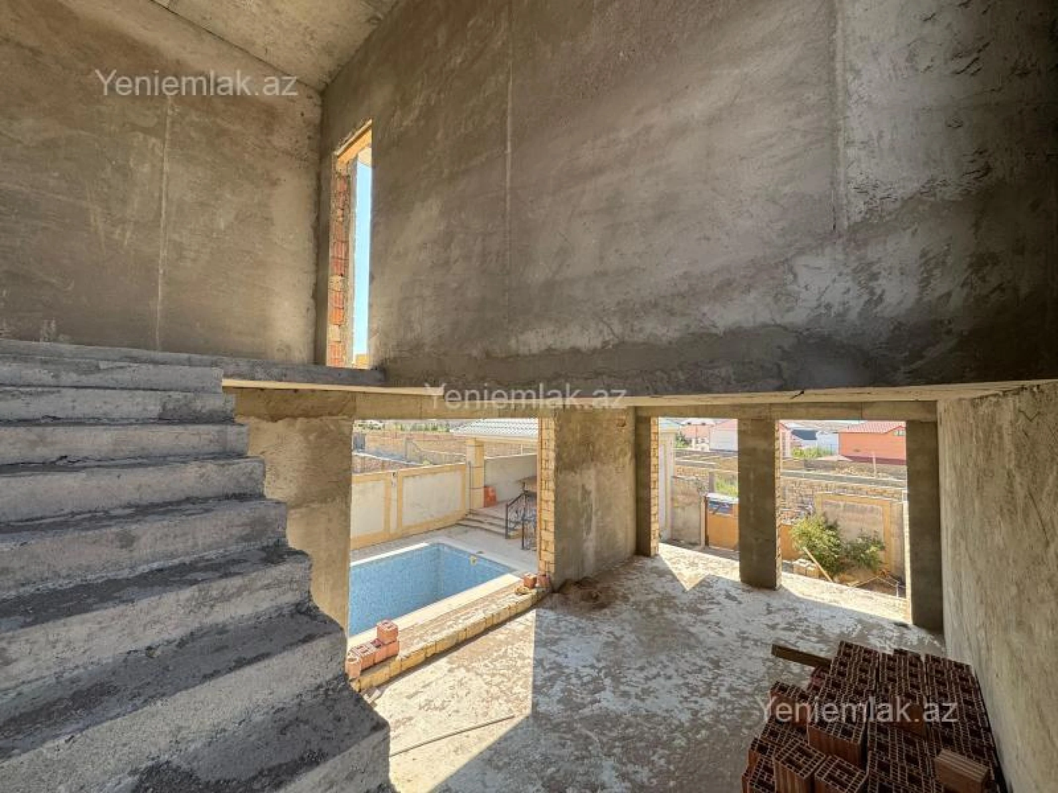 Satılır 5 otaqlı həyət evi 440 m²