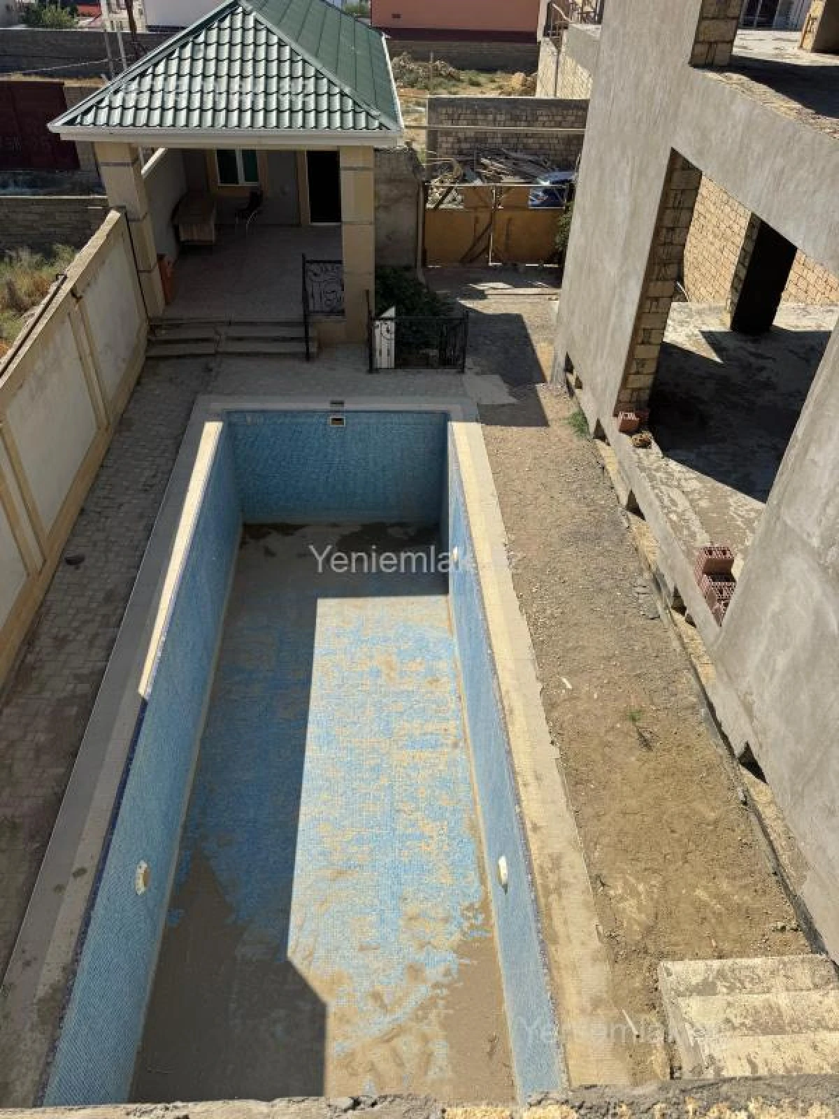 Satılır 5 otaqlı həyət evi 440 m²
