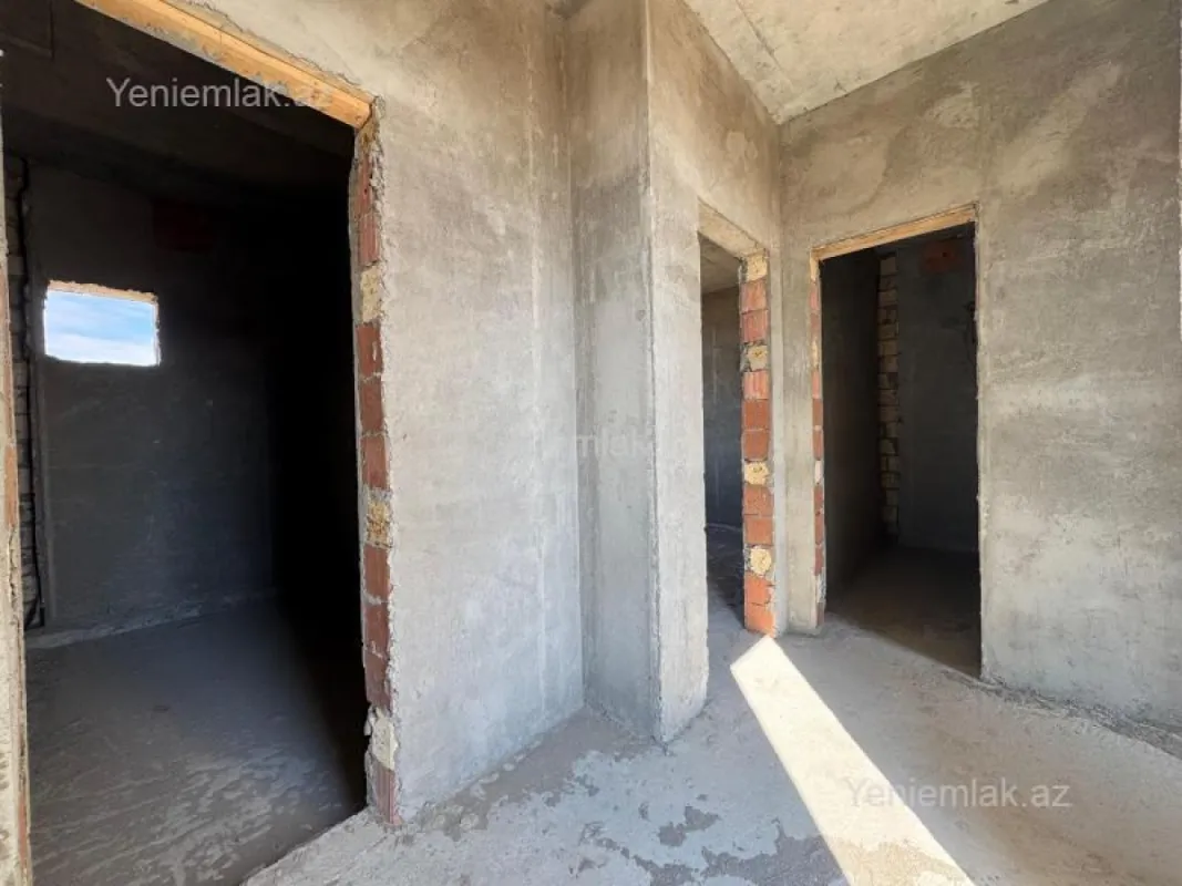 Satılır 5 otaqlı həyət evi 440 m²