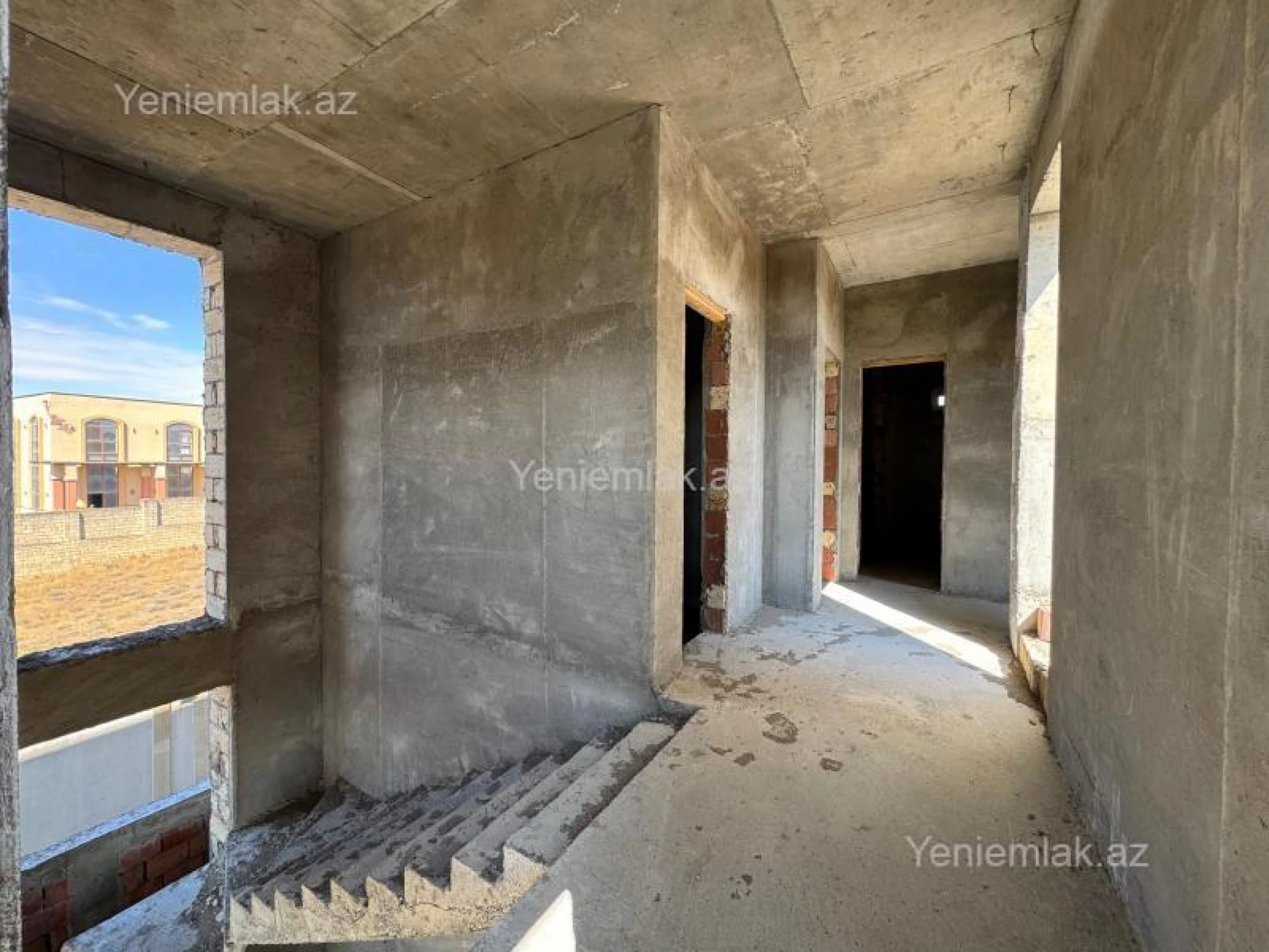 Satılır 5 otaqlı həyət evi 440 m²