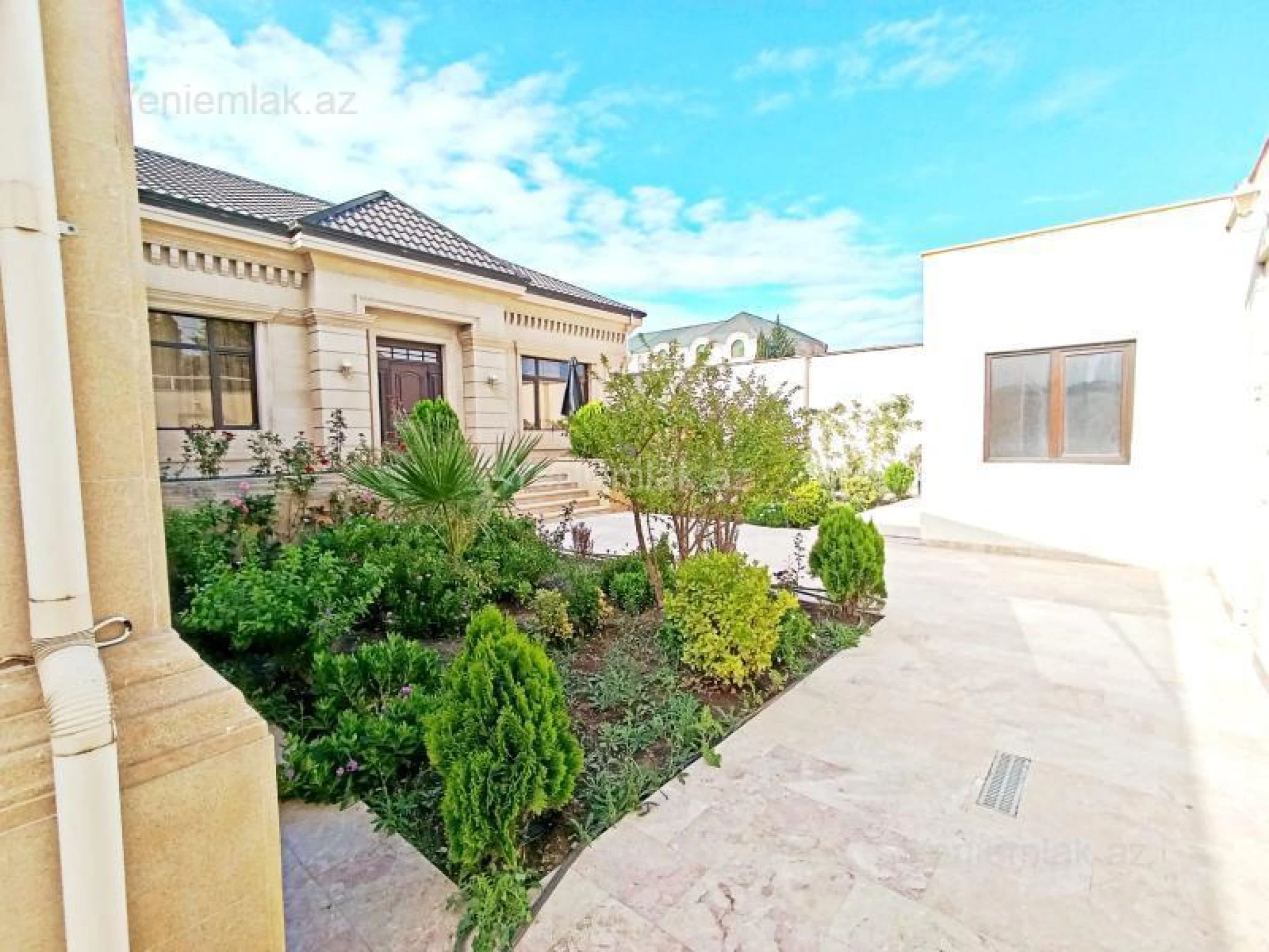 Satılır 3 otaqlı həyət evi 260 m²