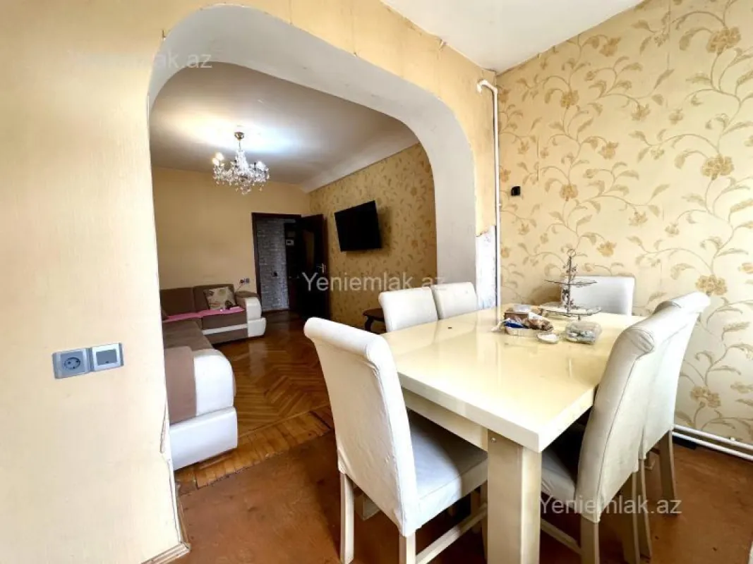 Satılır 2 otaqlı köhnə tikili 50 m²