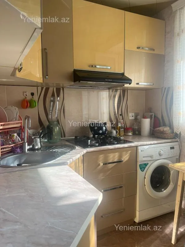 Satılır 3 otaqlı köhnə tikili 80 m²