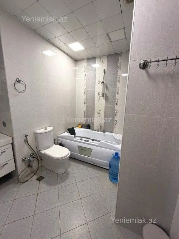 Satılır 3 otaqlı yeni tikili 175 m²