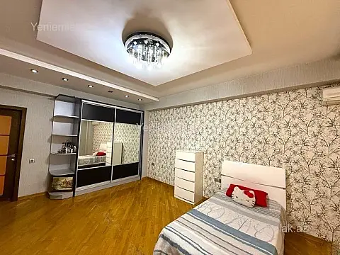 Satılır 3 otaqlı yeni tikili 175 m²