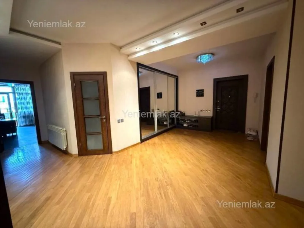 Satılır 3 otaqlı yeni tikili 175 m²