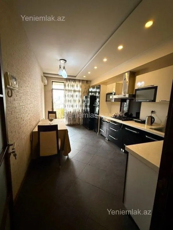 Satılır 3 otaqlı yeni tikili 175 m²