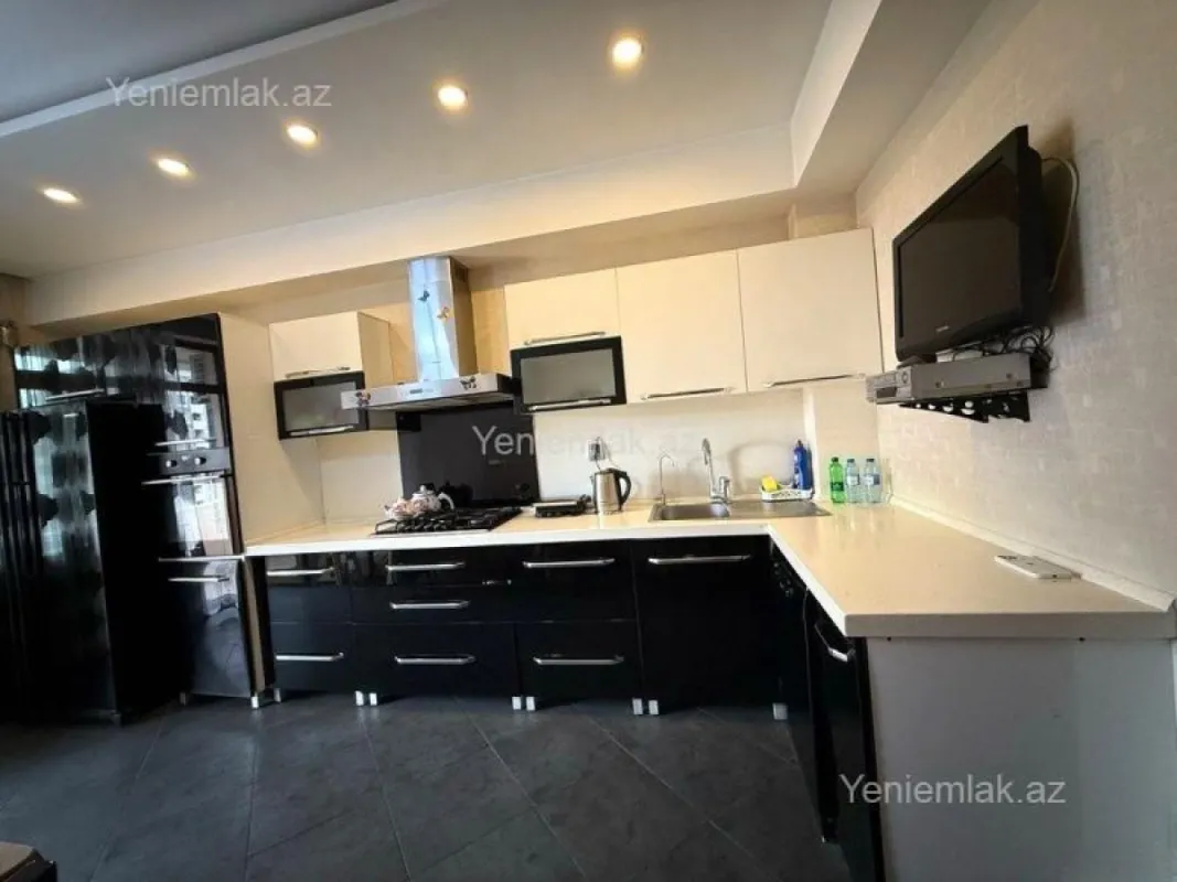 Satılır 3 otaqlı yeni tikili 175 m²