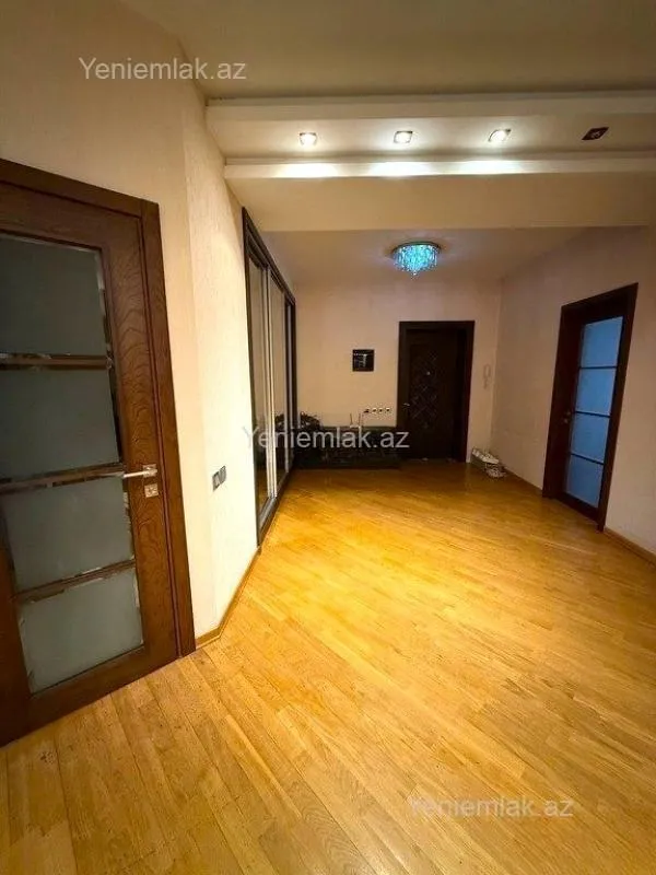 Satılır 3 otaqlı yeni tikili 175 m²
