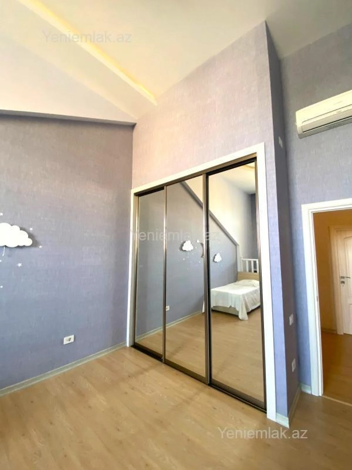 Satılır 6 otaqlı yeni tikili 240 m²