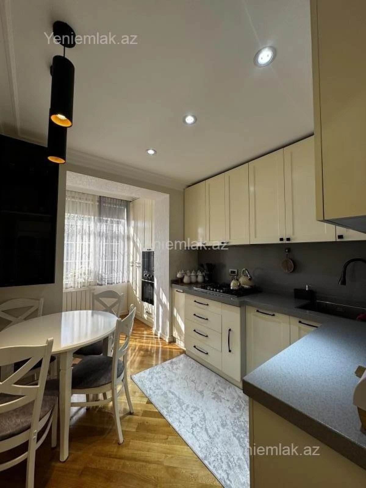 Satılır 3 otaqlı köhnə tikili 90 m²
