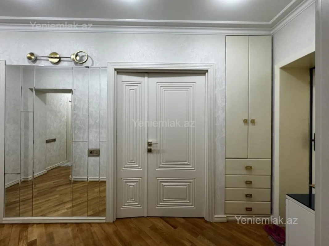 Satılır 3 otaqlı köhnə tikili 90 m²