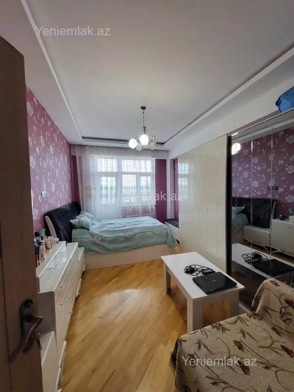 Satılır 2 otaqlı yeni tikili 76 m²