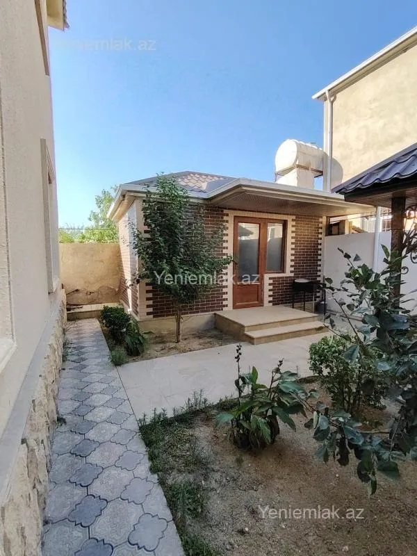 Satılır 5 otaqlı həyət evi 240 m²