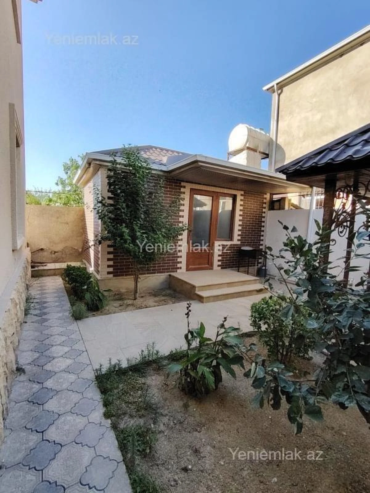 Satılır 5 otaqlı həyət evi 240 m²