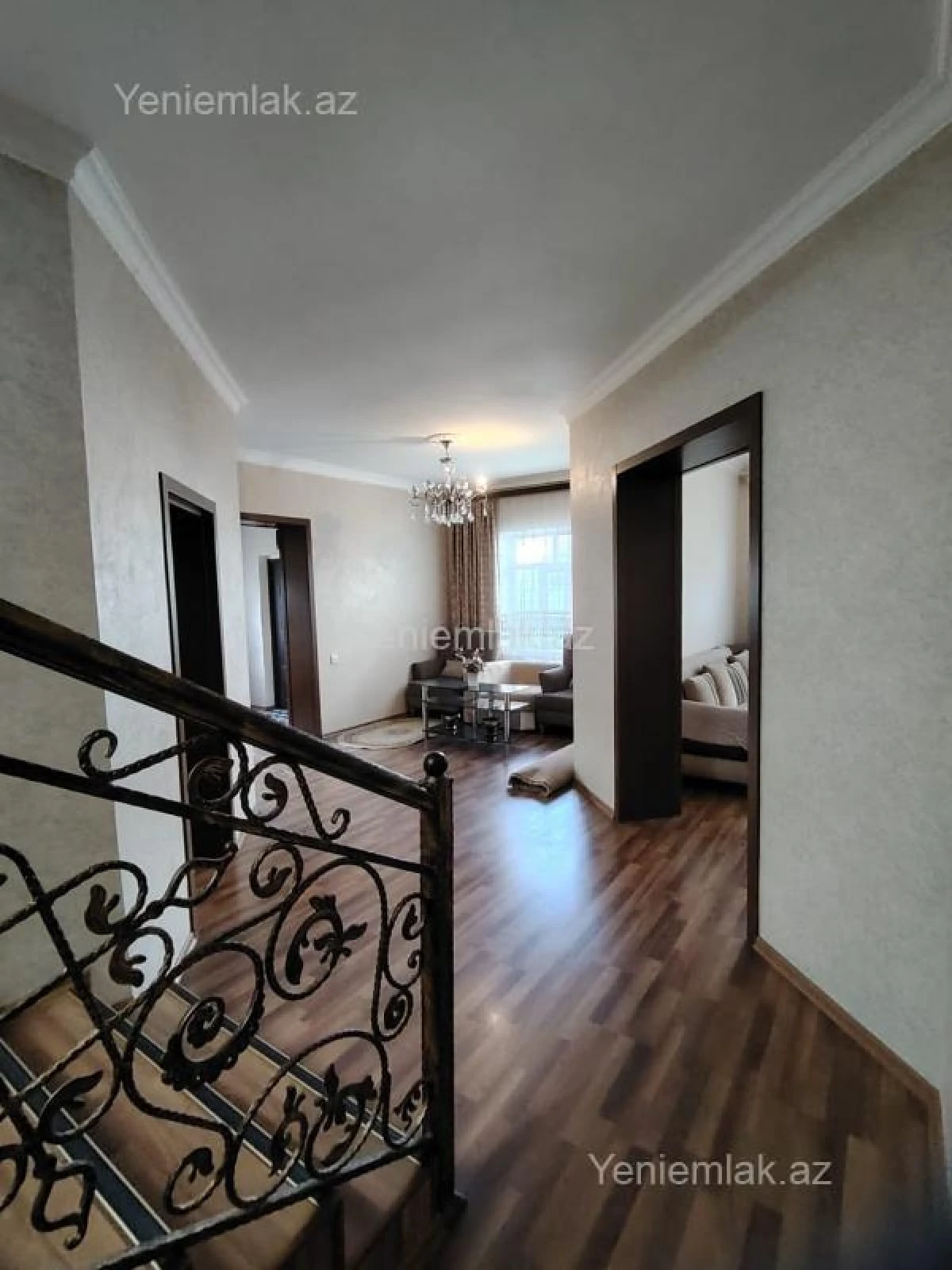Satılır 5 otaqlı həyət evi 240 m²
