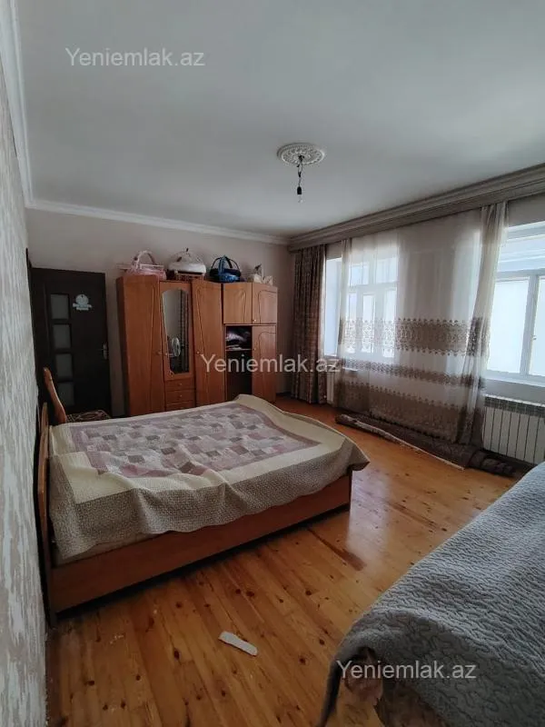 Satılır 5 otaqlı həyət evi 240 m²