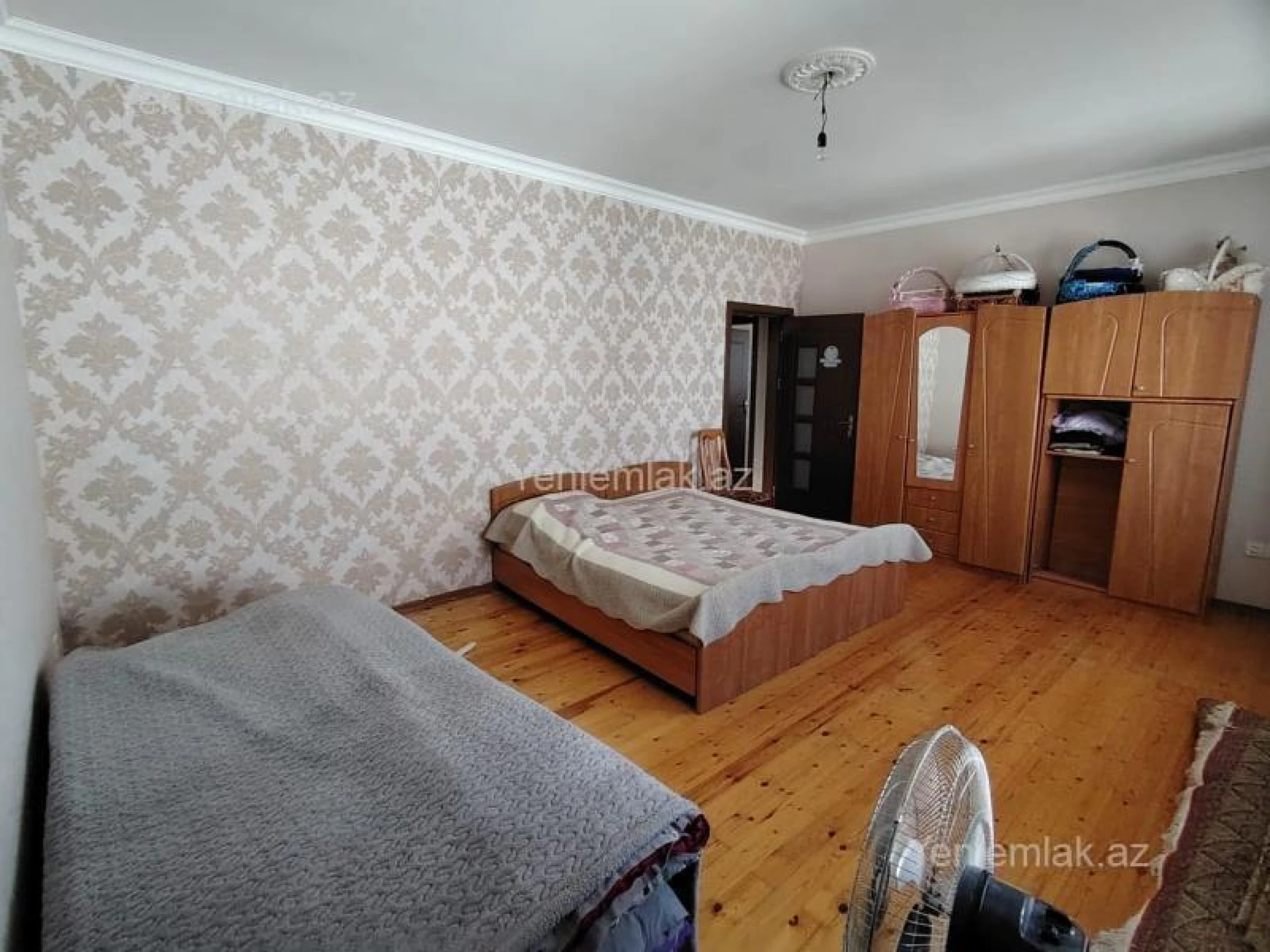 Satılır 5 otaqlı həyət evi 240 m²