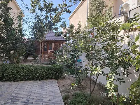 Satılır 5 otaqlı həyət evi 240 m²