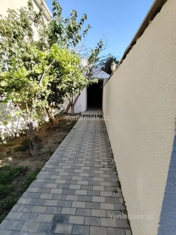 Satılır 5 otaqlı həyət evi 240 m²