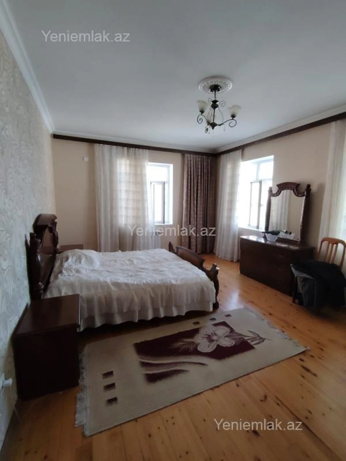 Satılır 5 otaqlı həyət evi 240 m²