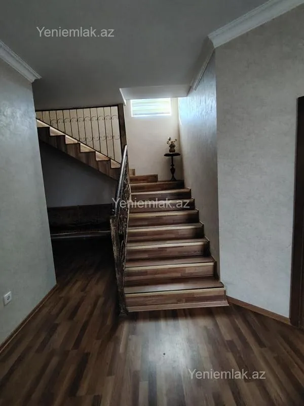 Satılır 5 otaqlı həyət evi 240 m²