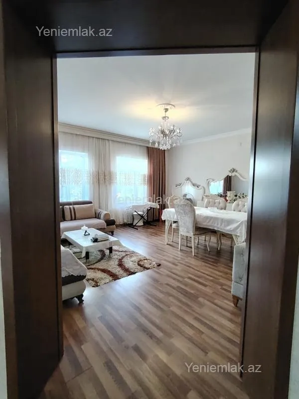 Satılır 5 otaqlı həyət evi 240 m²
