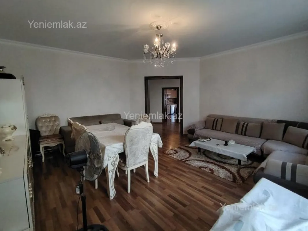 Satılır 5 otaqlı həyət evi 240 m²