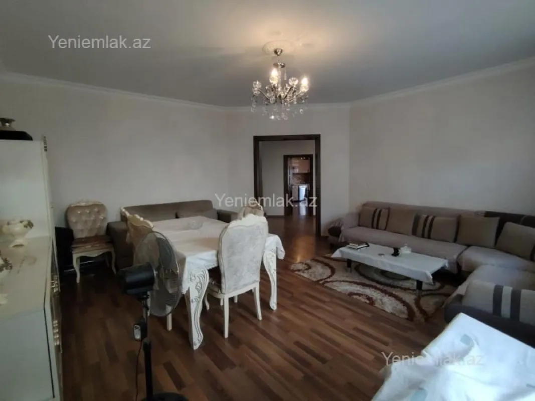 Satılır 5 otaqlı həyət evi 240 m²